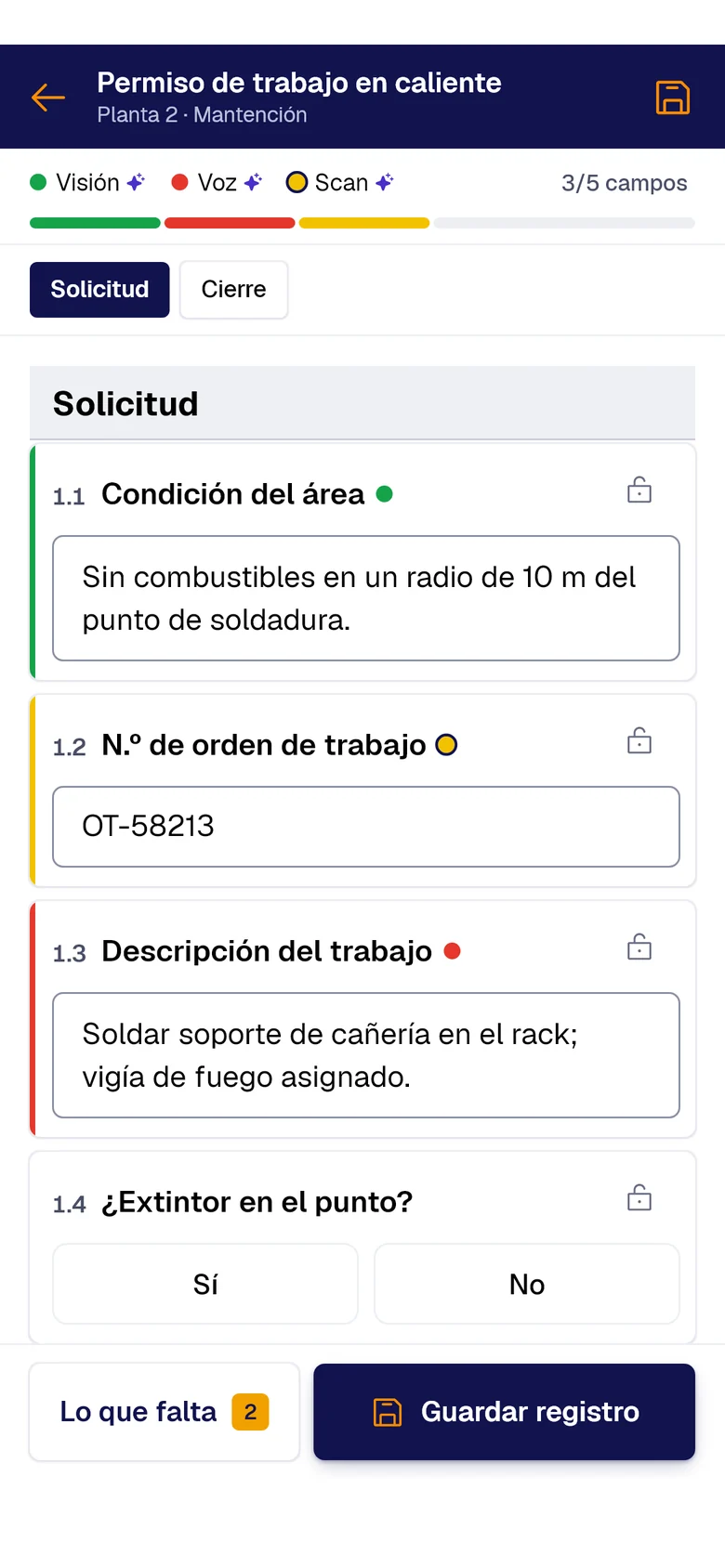 Formulario «Permiso de trabajo en caliente» en el teléfono: Condición del área llenado con PAIR Vision, N.º de orden de trabajo con PAIR Scan y Descripción del trabajo con PAIR Voice, cada uno con su punto de color.
