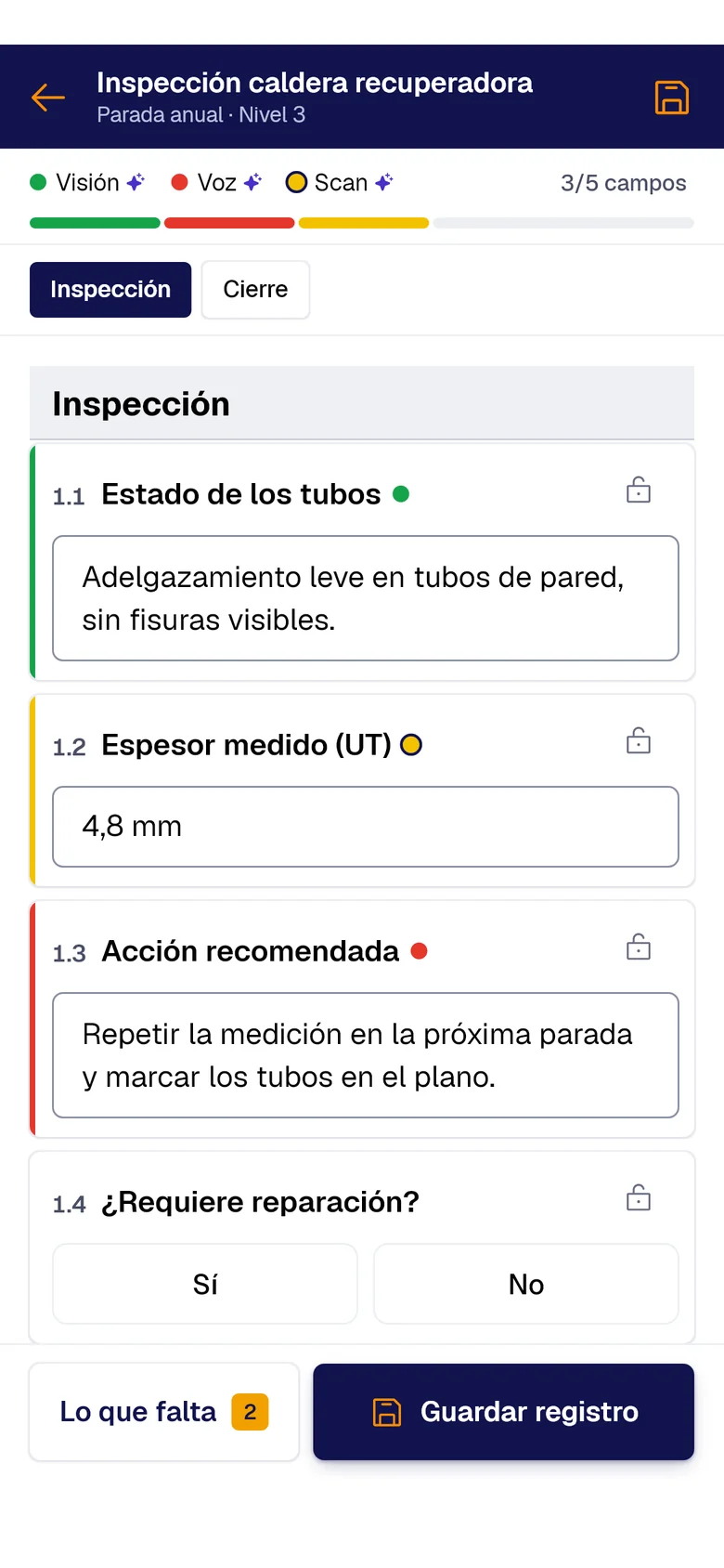 Formulario «Inspección caldera recuperadora» en el teléfono: Estado de los tubos llenado con PAIR Vision, Espesor medido (UT) con PAIR Scan y Acción recomendada con PAIR Voice, cada uno con su punto de color.