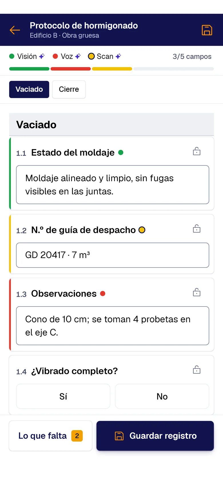 Formulario «Protocolo de hormigonado» en el teléfono: Estado del moldaje llenado con PAIR Vision, N.º de guía de despacho con PAIR Scan y Observaciones con PAIR Voice, cada uno con su punto de color.