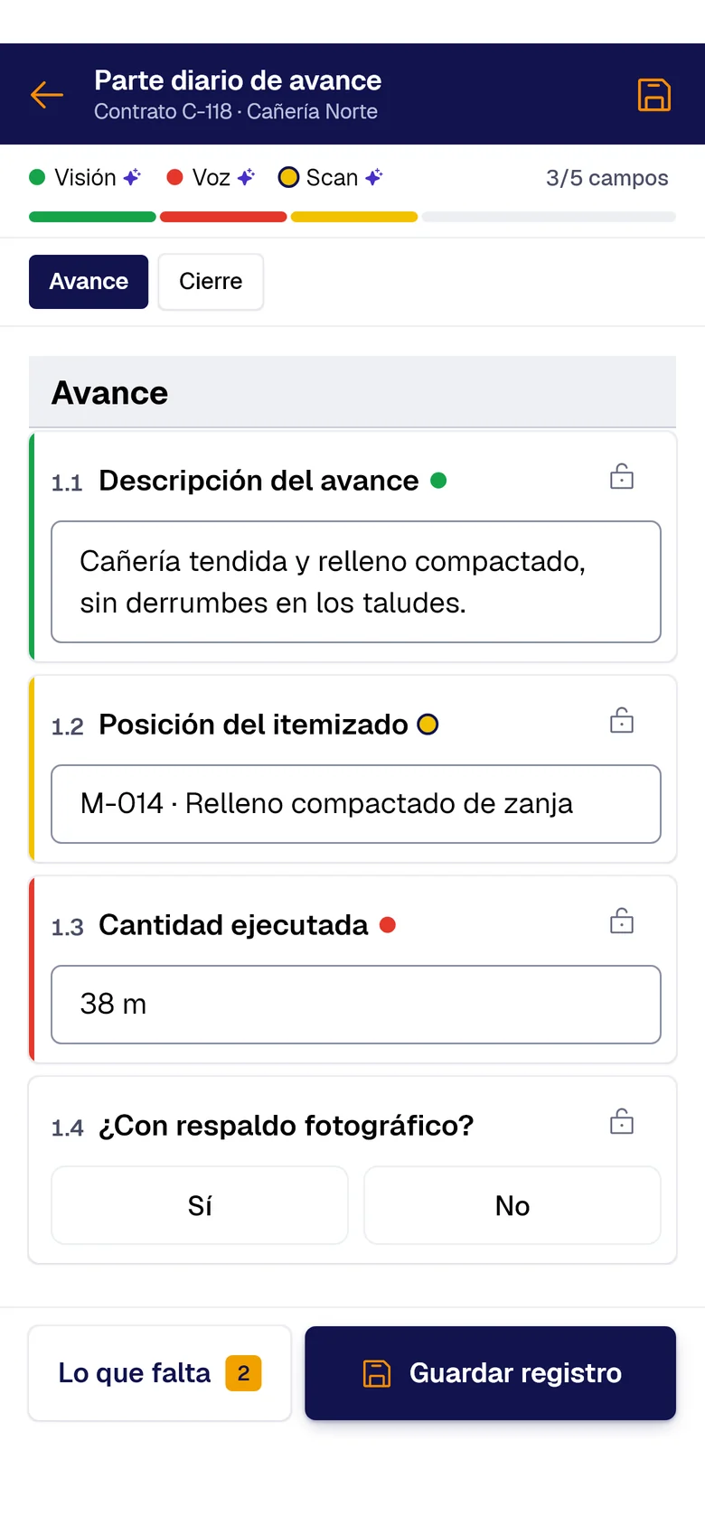 Formulario «Parte diario de avance» en el teléfono: Descripción del avance llenado con PAIR Vision, Posición del itemizado con PAIR Scan y Cantidad ejecutada con PAIR Voice, cada uno con su punto de color.