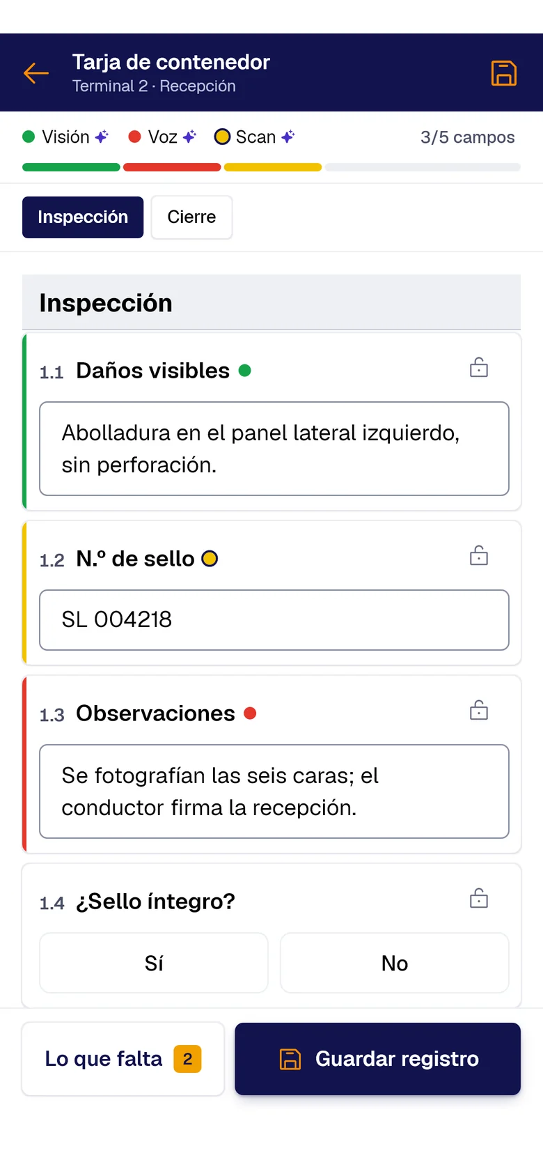 Formulario «Tarja de contenedor» en el teléfono: Daños visibles llenado con PAIR Vision, N.º de sello con PAIR Scan y Observaciones con PAIR Voice, cada uno con su punto de color.
