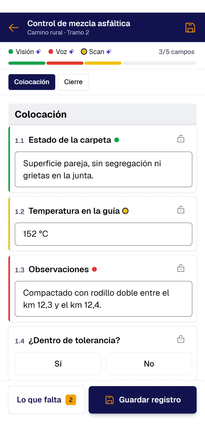 Formulario «Control de mezcla asfáltica» en el teléfono: Estado de la carpeta llenado con PAIR Vision, Temperatura en la guía con PAIR Scan y Observaciones con PAIR Voice, cada uno con su punto de color.