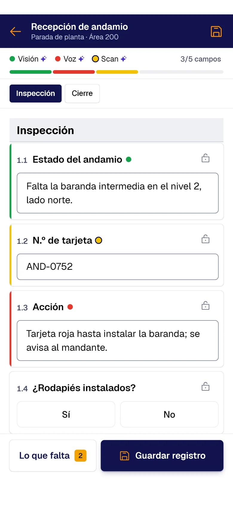 Formulario «Recepción de andamio» en el teléfono: Estado del andamio llenado con PAIR Vision, N.º de tarjeta con PAIR Scan y Acción con PAIR Voice, cada uno con su punto de color.